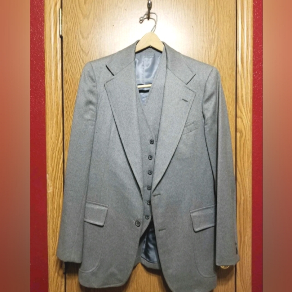 Perkins Shearer Gray Vest & Suit Jacket SZ Medium EUC